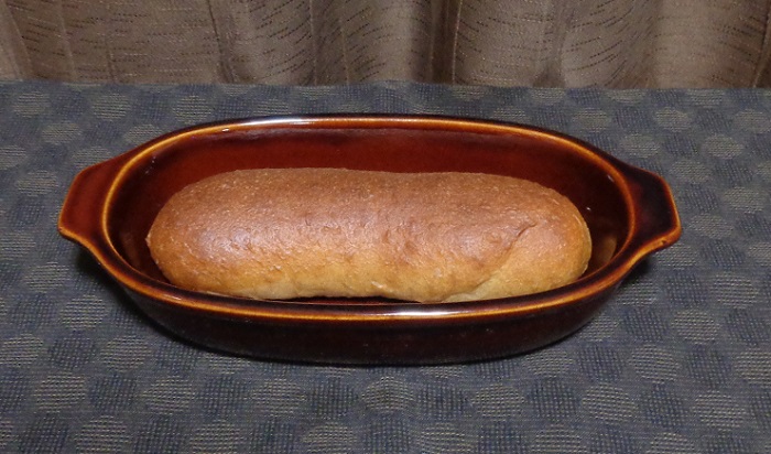 解凍してお皿に載せたふすまパン