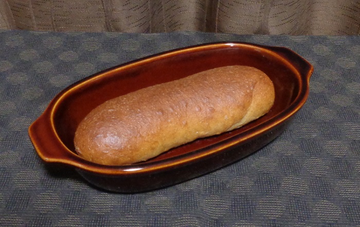 解凍しお皿に載せたふすまパン