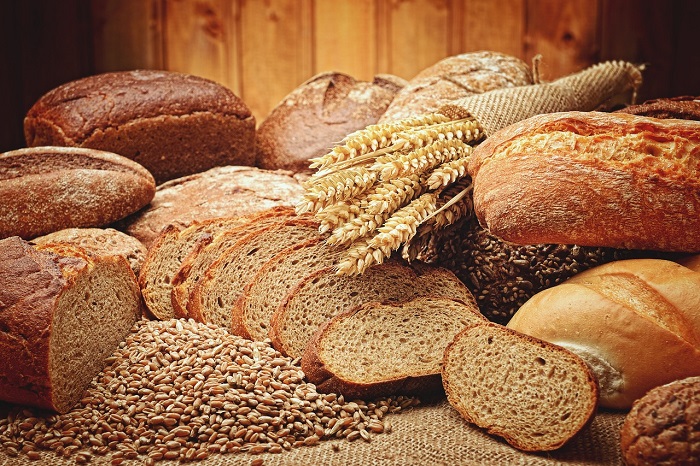 様々なパンと小麦